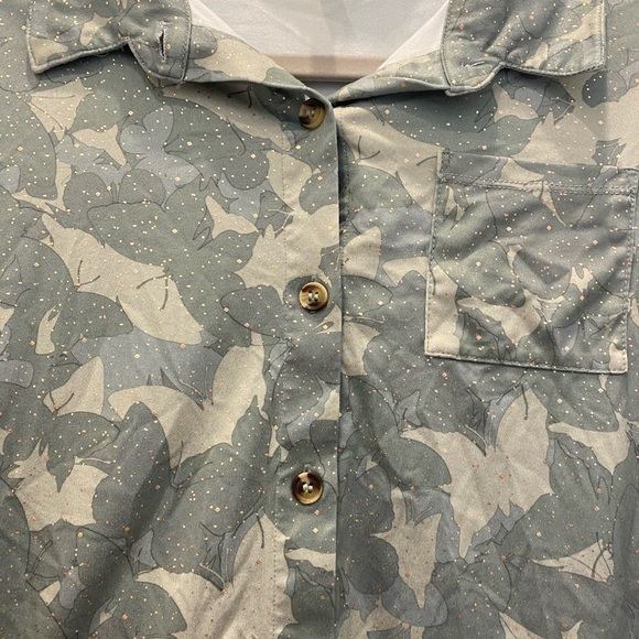 Short sleeve button down crop top - Picture 2 of 4